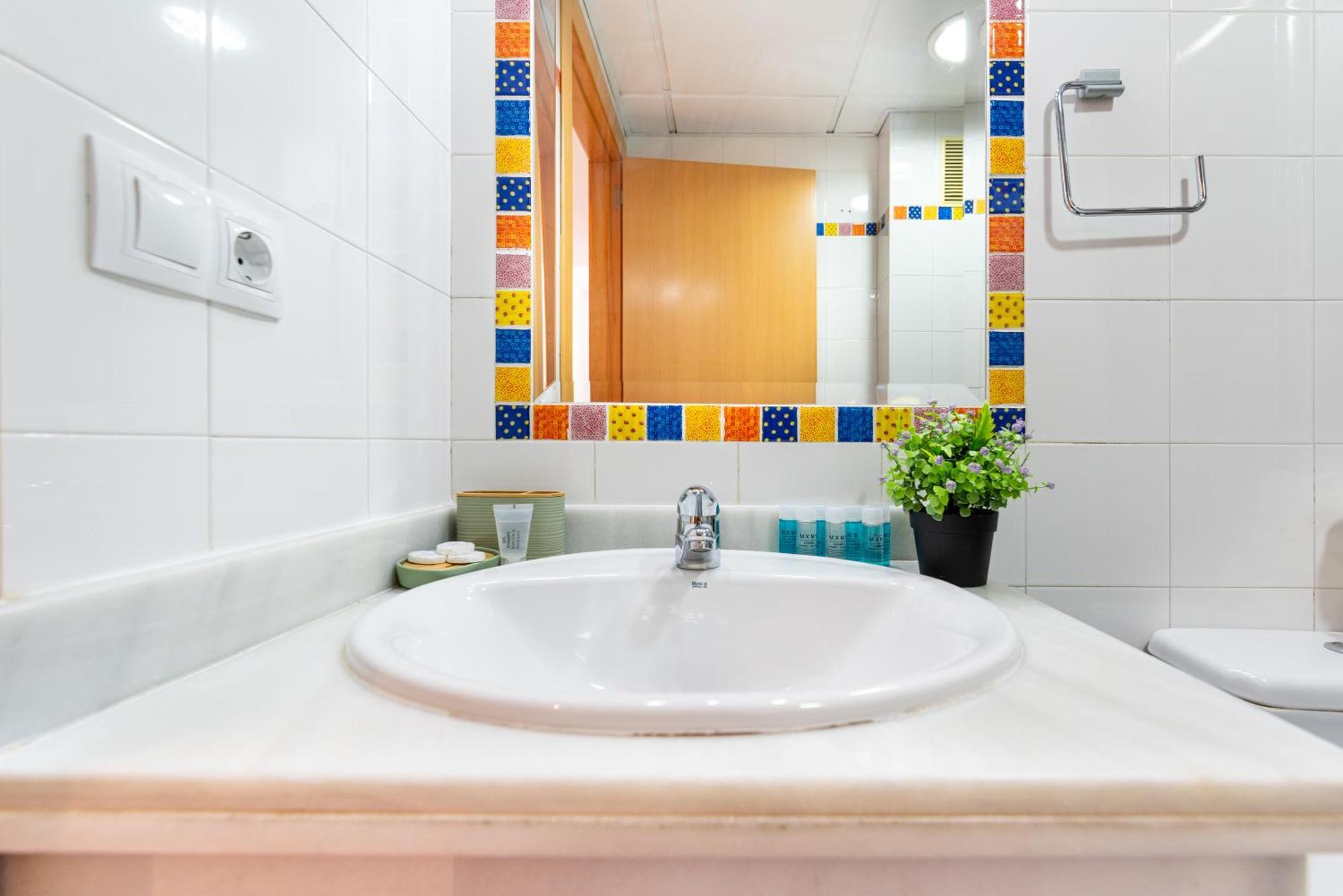 Wintowinrentals Quiet Apartment, Good Location, Free Parking Malaga Zewnętrze zdjęcie